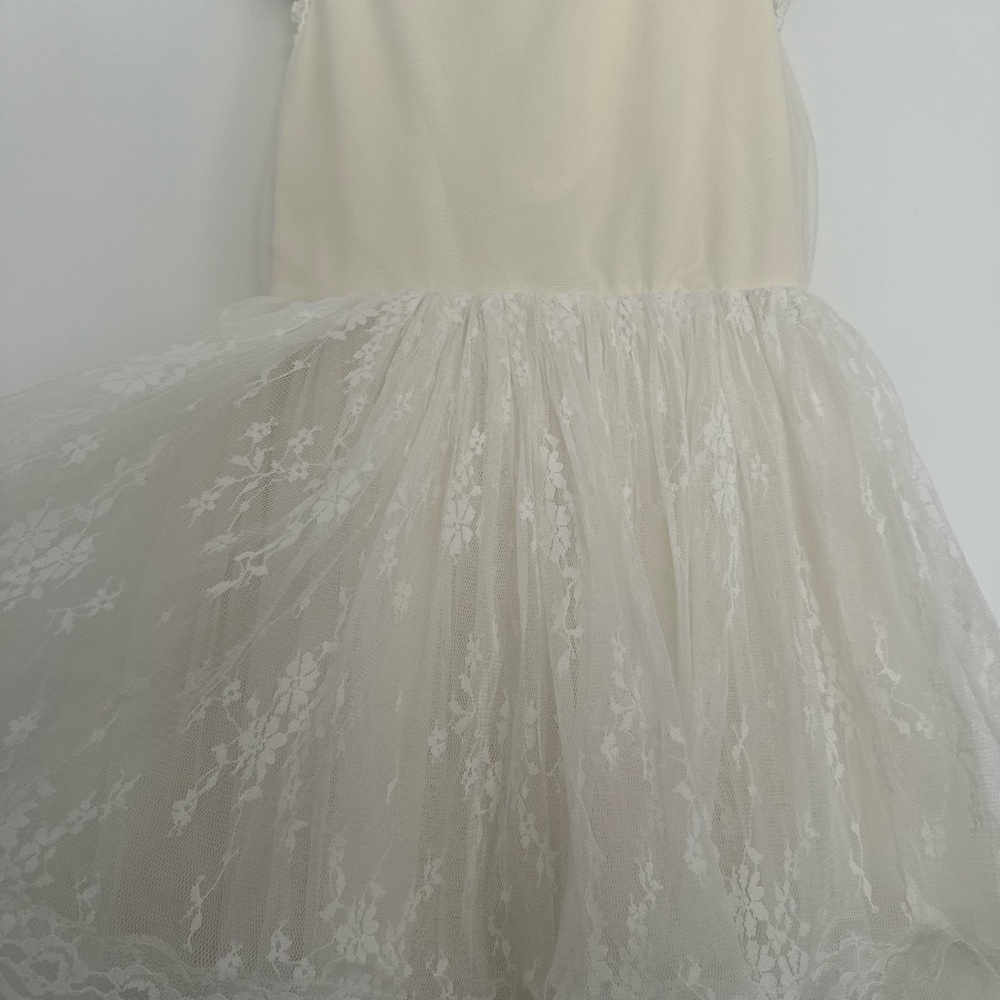 Elegant Cream Lace Dress - Picture 7 of 11